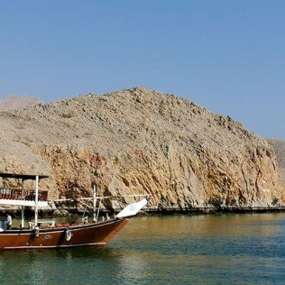 أربعة أسباب للذهاب في رحلة طريق رائعة إلى شبه جزيرة مسندم