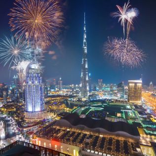 مرح ومهرجانات وألعاب نارية – روائع الإمارات في موسم الأعياد