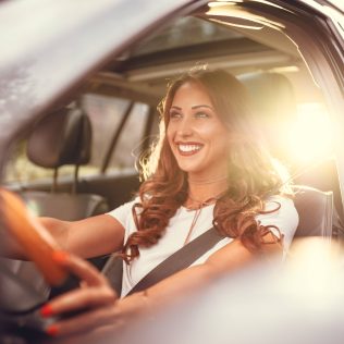 فوائد تأجير السيارات طويل الأمد في الإمارات للوافدين