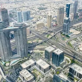 كيفية دفع رسوم مواقف السيارات في الشارقة: دليل شامل | هرتز الإمارات