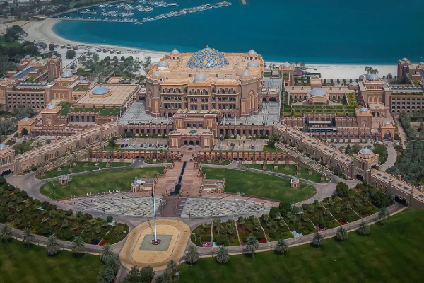 صورة جوية لقصر الإمارات في أبوظبي