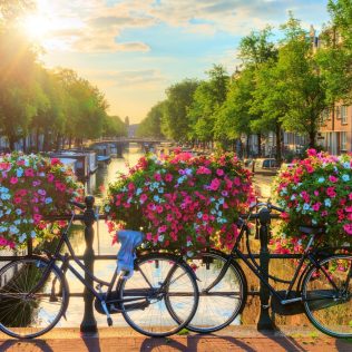 TOP 8 THINGS YOU CAN’T MISS IN AMSTERDAM