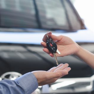 HOW TO CHOOSE THE RIGHT RENTAL CAR FOR YOU