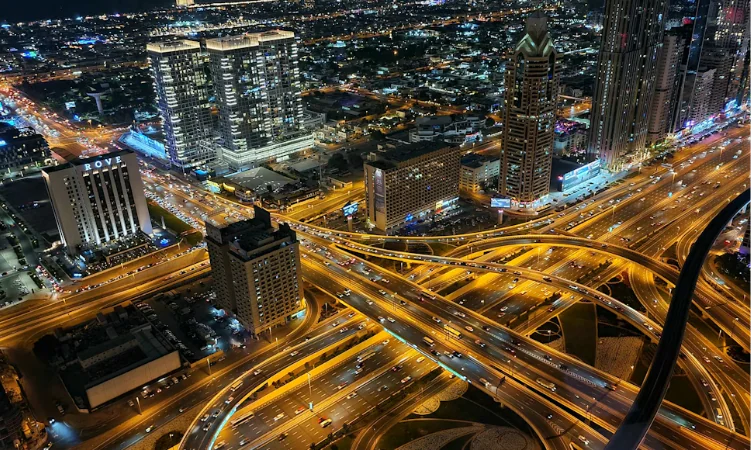  Dubai road at night